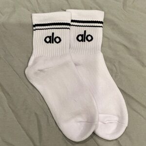 ALO Yoga White unisex throwback half crew Socks